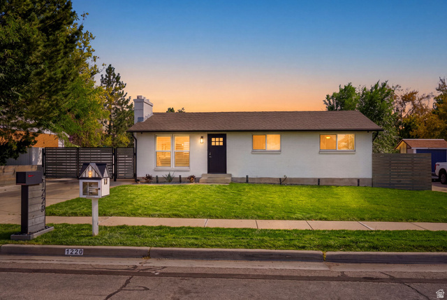 1220 E Violet Dr — photo