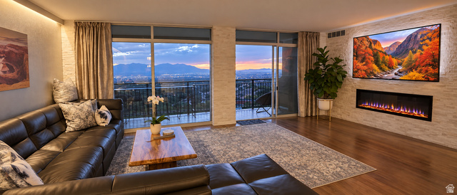 875 S Donner Way #803 — photo