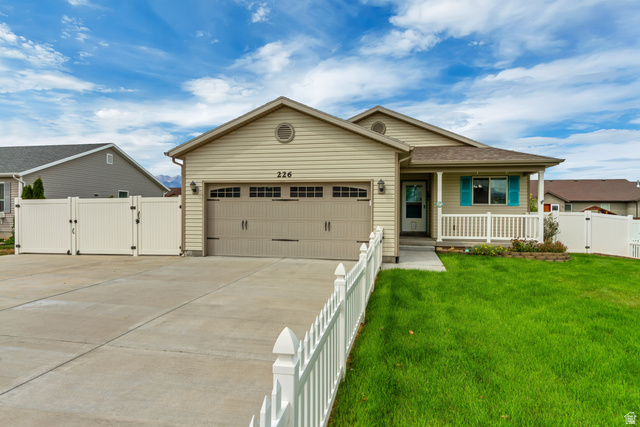 226 S East Ranch Rd — photo