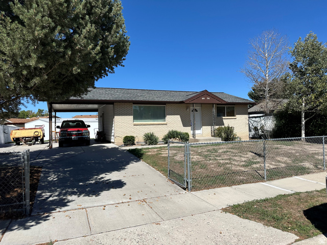 3876 W Owensboro Dr — photo