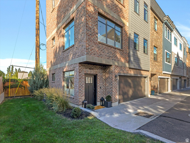4692 S Grosvenor Ct — photo