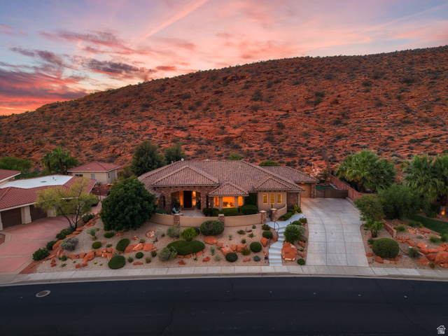 1007 N Sunset Dr — photo