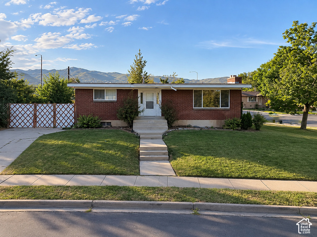 2255 Sorrento Dr — photo