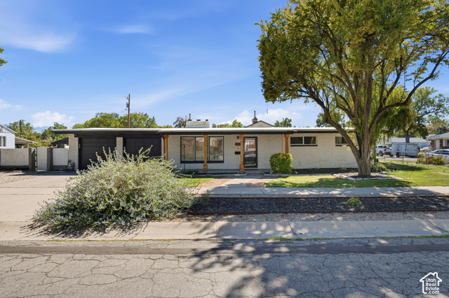 1093 W Macfarland Dr — photo
