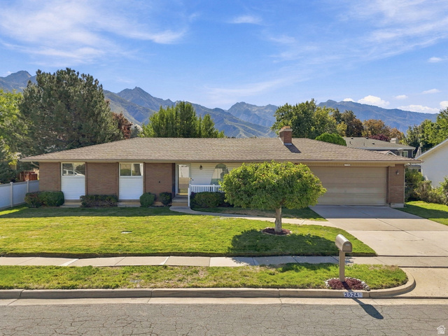 2524 E Camelback Rd — photo