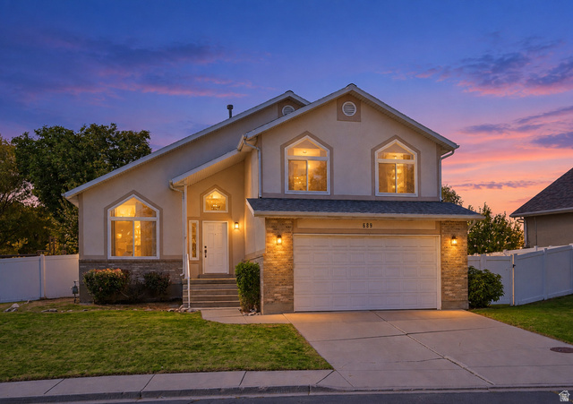 689 Riverwalk Dr — photo