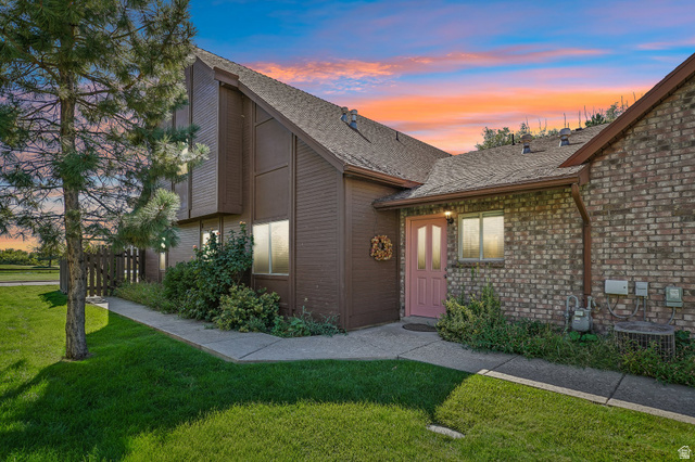 325 W Willow Way — photo
