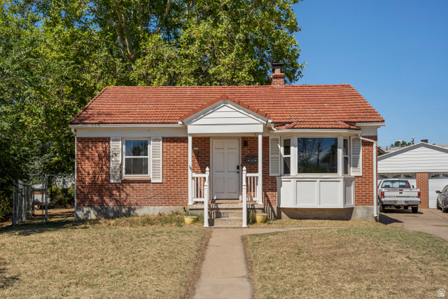 121 Ross Dr — photo