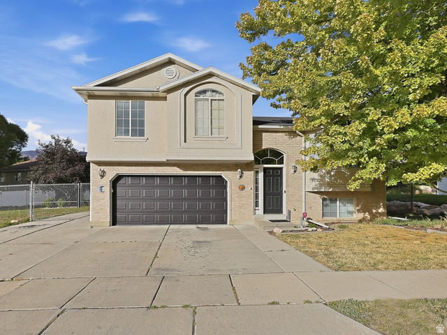 1028 E Canfield Dr — photo