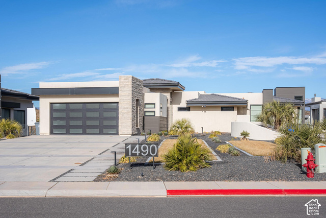 1490 W Torrey Pines Rd — photo