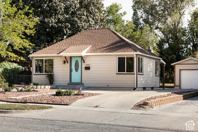 1206 E Charlton Ave — photo