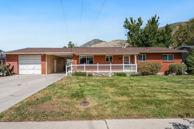 1079 E Hillcrest Dr — photo