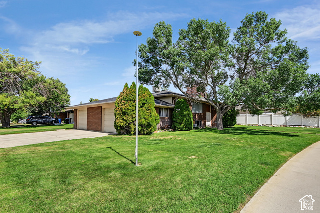 1390 W Marinwood Ave — photo