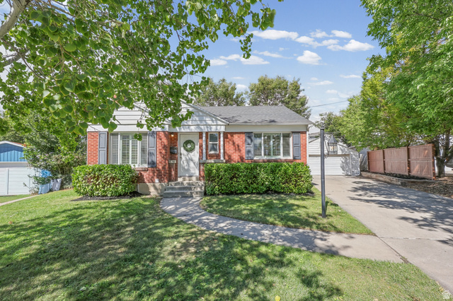 1147 E Ridgedale Cir — photo