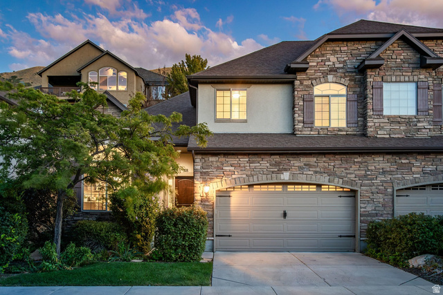 318 E Nechatel Dr — photo