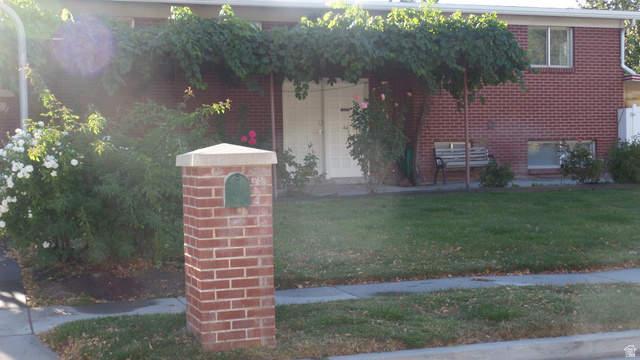 4932 S Pinehill Dr — photo