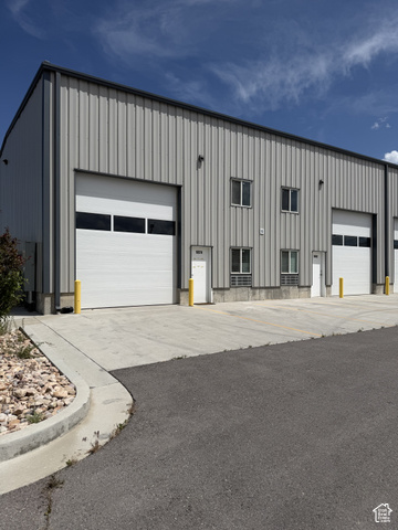 1854 N 200 N — photo