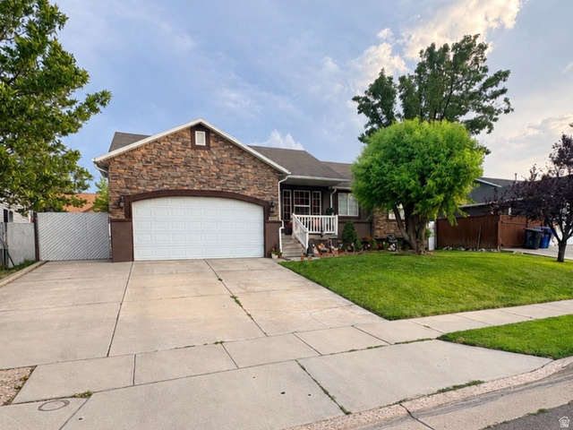 8031 W Danbury Dr — photo