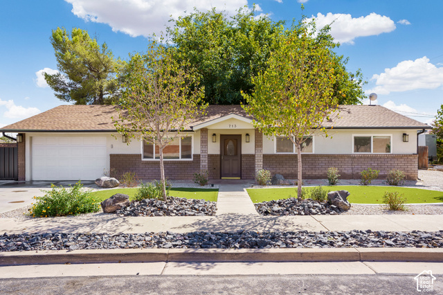 713 W Chaparral Dr — photo