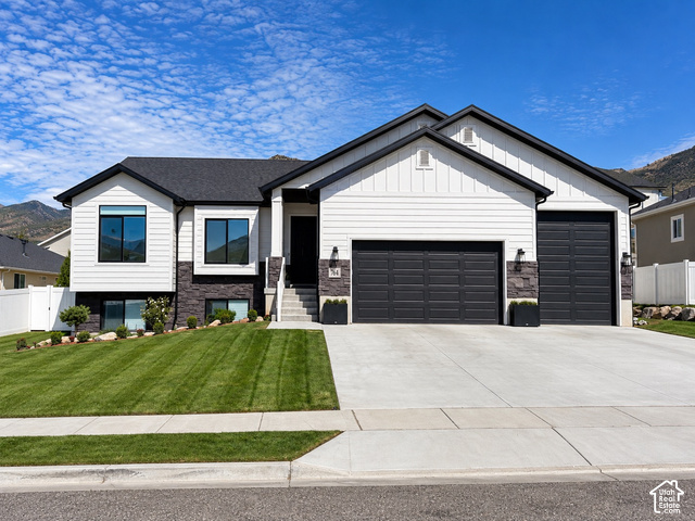 764 N Sunset Dr — photo