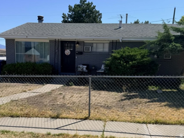 3381 S Fairlane St — photo