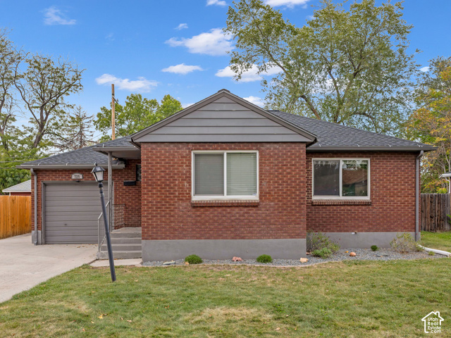 725 N Lafayette Dr — photo