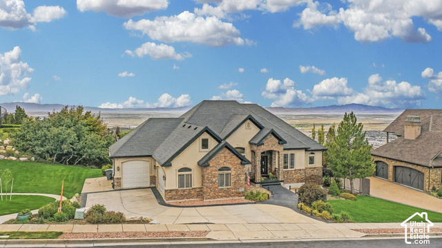 664 E Eagle Ridge Dr — photo