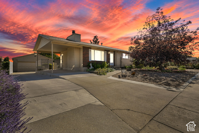 3733 S Deann Dr — photo