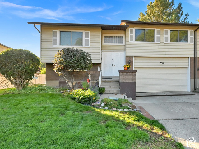 756 E Rainforest Dr — photo