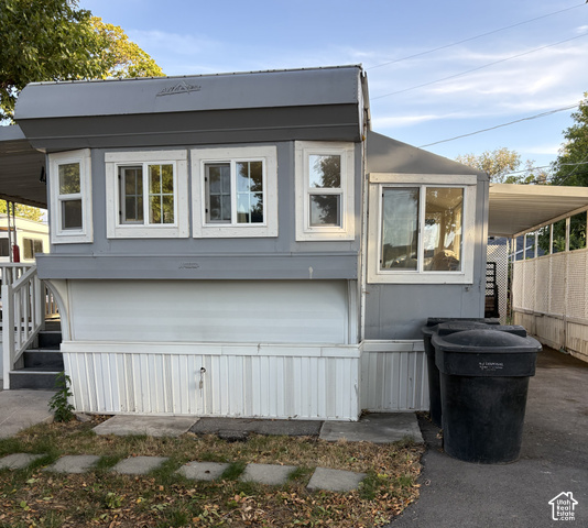 146 E Gardena Ave — photo