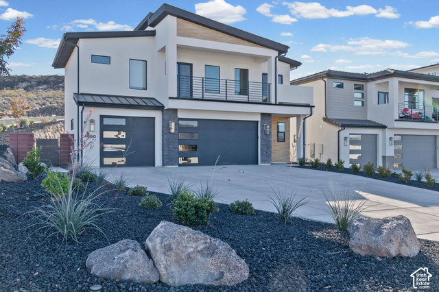 690 E Desert Cactus Dr — photo