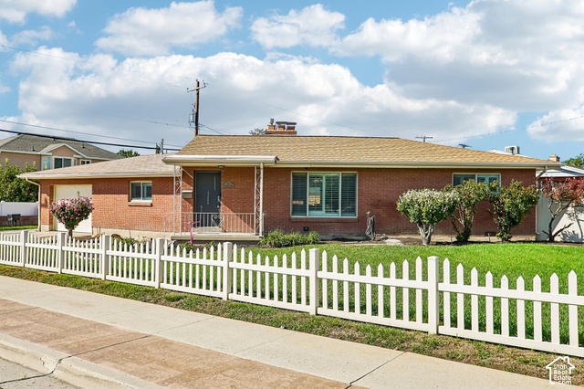 68 W Columbia Dr — photo