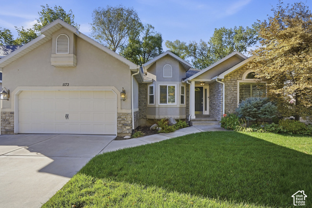 1172 E Castlecreek Dr — photo