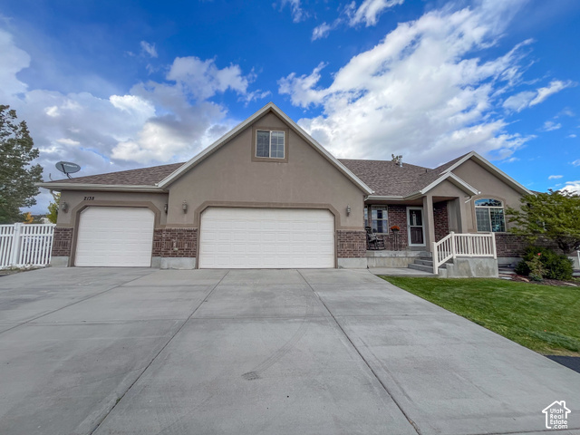 2138 W Deer Dr — photo