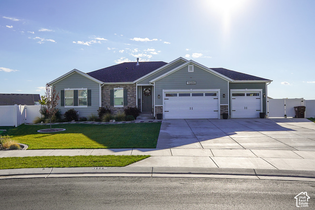1686 E Meadowlark Dr — photo