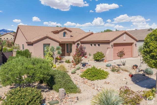 2665 E Upper Canyon Dr — photo