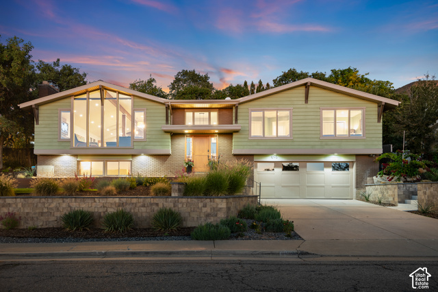 1095 S Oak Hills Way — photo