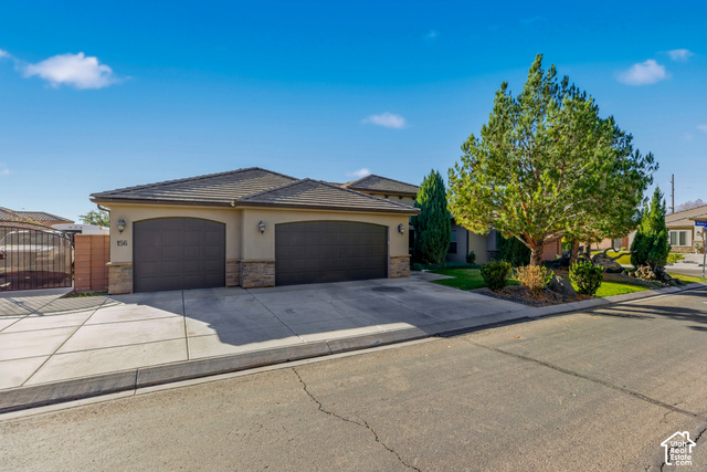 156 E Holly Way — photo