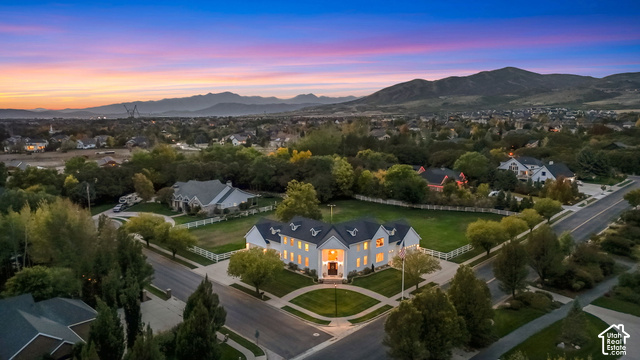 878 Hayden Ct — photo