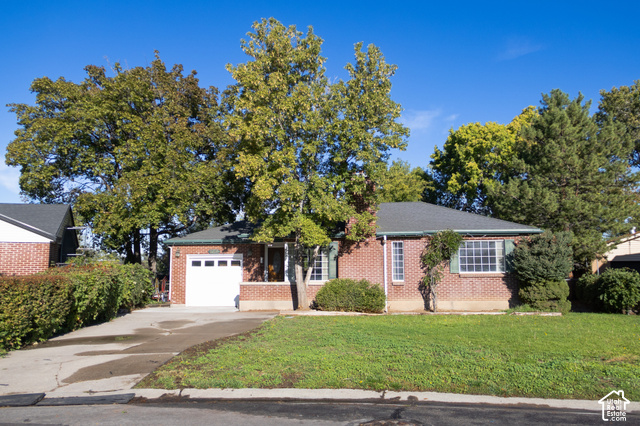 1345 E Brookshire Dr — photo