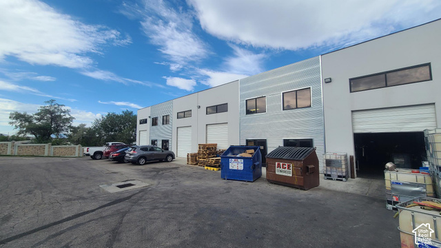 8681 S 700 W — photo
