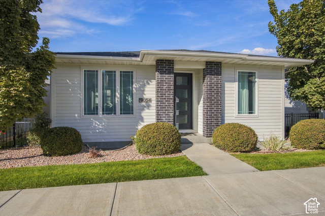 1054 W Albion Way — photo