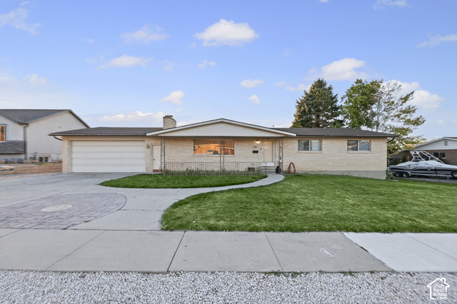 230 Fairlane Dr — photo