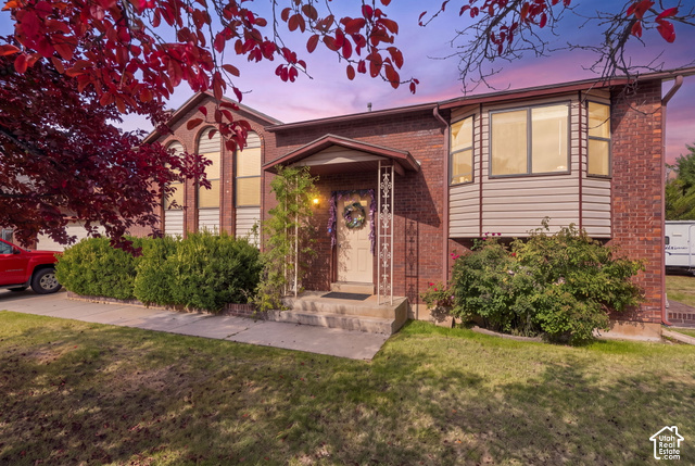 3857 Foxglen — photo