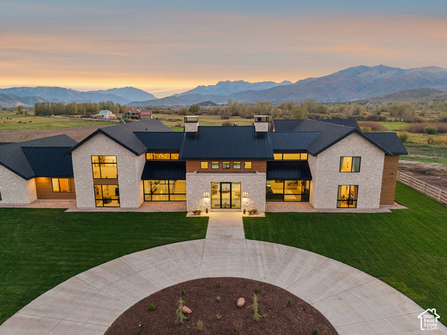 1215 W Potter Ln — photo