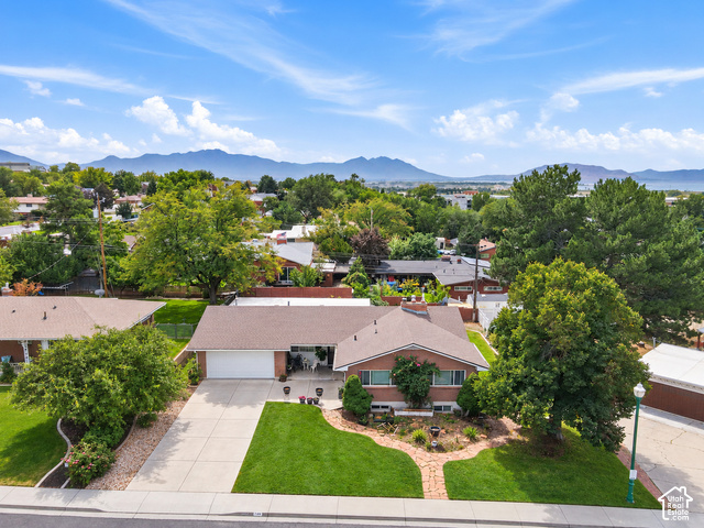 749 W Sunny Ln — photo