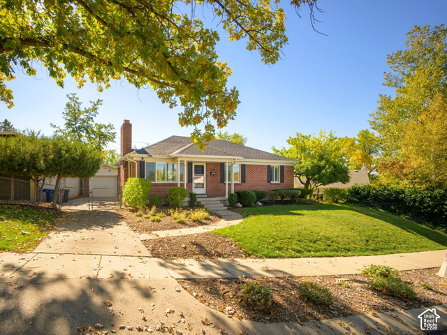2514 E Yermo Ave — photo