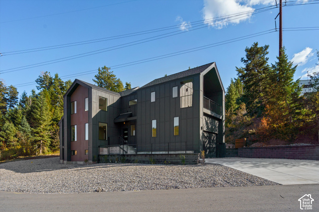 185 Crestview Dr — photo