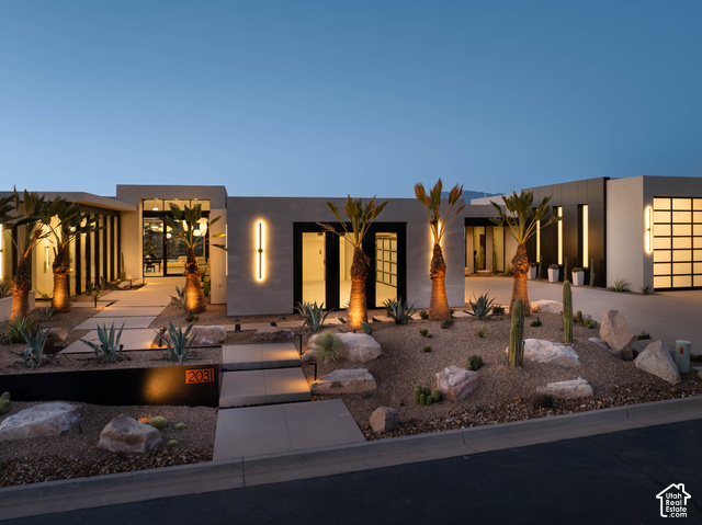 2031 E Pinnacle Dr — photo