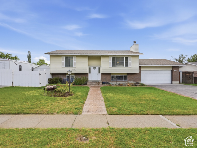 2496 E Woodthrush Dr — photo